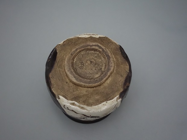 加藤春岱 松竹梅図 黒織部茶碗: Journal of FUJII KOUNDO