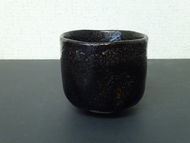 神楽文山 鶴絵黒筒茶碗: Journal of FUJII KOUNDO