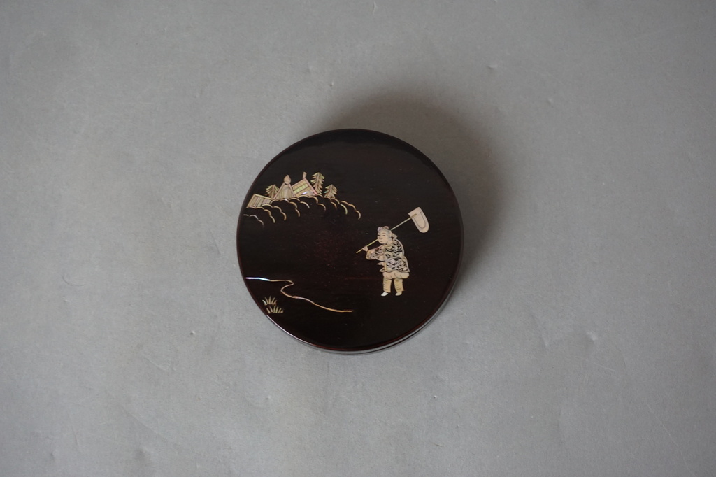 石井磬堂 狭貫彫野菜虫之図 四方香合: Journal of FUJII KOUNDO